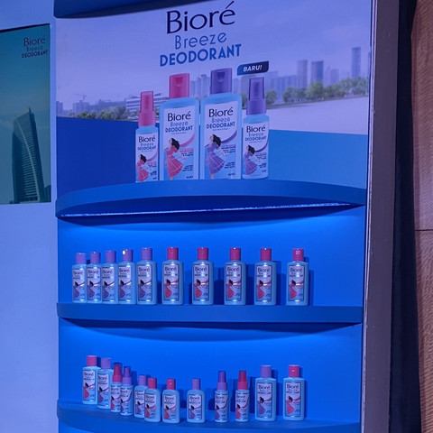 Biore Breeze Deodorant diklaim dapat memberikan rasa sejuk dan buat perempuan bebas beraktivitas tanpa takut gerah. Foto: Dok. Naela Marcelina/kumparanWOMAN