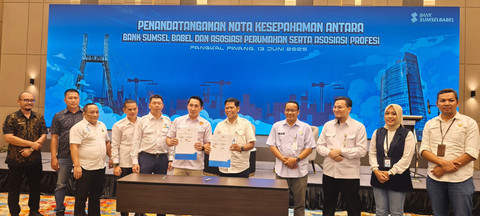 Penandatanganan nota kesepahaman Bank Sumsel Babel dengan asosiasi perumahan. (ist)