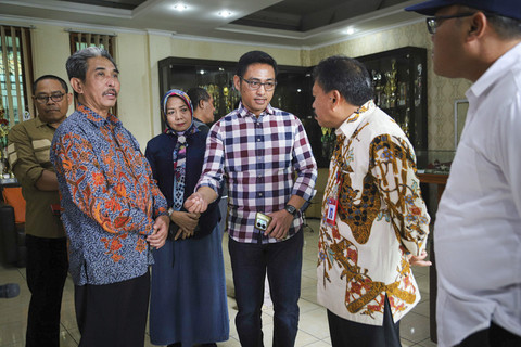 Inspektur Jenderal Kementerian Pendidikan Dasar dan Menengah, Faisal Syahrul, melakukan kunjungan mendadak ke SMAN 1 Bekasi, Jawa Barat, Sabtu (14/6/2025). Foto: Iqbal Firdaus/kumparan