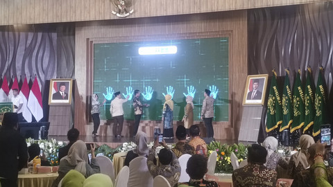 Ketua Umum Dewan Pembina PP Muslimat NU Khofifah Indar Parawansa, dalam acara pembukaan Pelatihan Paralegal Muslimat NU di Kemenkum, Jaksel, Sabtu (14/6/2025). Foto: Thomas Bosco/kumparan