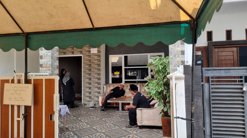 Rumah duka Gusti Irwan Wibowo alias Gustiwiw di Jati Melati, Pondok Melati, Bekasi, Jawa Barat, Minggu (15/6/2025).    Foto: Vincentius Mario/kumparan