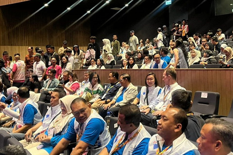 Momen Gubernur Jakarta Pramono Anung berbincang bersama dengan Gubernur Jakarta 2017-2022 Anies Baswedan di Taman Ismail Marzuki, Jakarta, Minggu (15/6/2025). Foto: Haya Syahira/kumparan