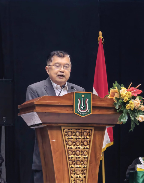 Jusuf Kalla membuka seremonial wisuda sarjana dan pascasarjana Universitas Nasional.