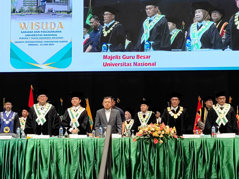 Jusuf Kalla membuka seremonial wisuda sarjana dan pascasarjana Universitas Nasional.