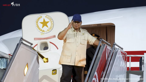 Presiden Prabowo bertolak menuju Singapura untuk kunjungan kenegaraan, Jakarta, Minggu (15/6/2025). Foto: YouTube/Sekretariat Presiden
