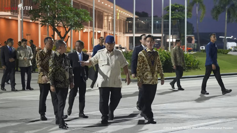 Presiden Prabowo bertolak menuju Singapura untuk kunjungan kenegaraan, Jakarta, Minggu (15/6/2025). Foto: YouTube/Sekretariat Presiden
