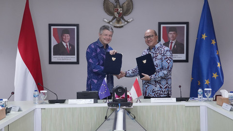 Kementerian Investasi dan Hilirisasi/BKPM dan Delegasi Uni Eropa untuk Indonesia menandatangani Pernyataan Kerja Sama pembentukan EU Desk. Foto: Kementerian Investasi dan Hilirisasi/BKPM