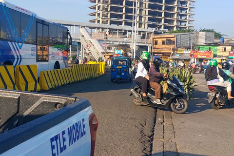 Tilang ETLE Mobile di sekitar Terminal Kampung Melayu. Foto: Polres Metro Jakarta Timur