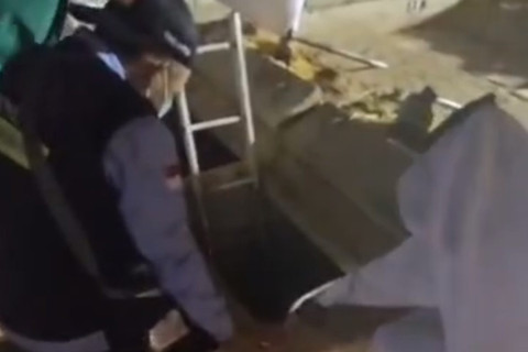 Petugas haji mengantarkan sampai ke pemakaman jemaah haji RI yang wafat di Makkah. Foto: Dok. Istimewa