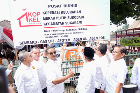 Menteri Koordinator Bidang Pangan Zulkifli Hasan meninjau dan meresmikan Mock-up Koperasi Kelurahan Merah Putih Sukodadi ... </div>
<div class=