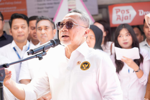 Menteri Koordinator Bidang Pangan Zulkifli Hasan meninjau dan meresmikan Mock-up Koperasi Kelurahan Merah Putih Sukodadi di Kecamatan Sukarami, Kota Palembang, Sumatera Selatan, Senin (16/6/2025). Foto: Kemenko Pangan