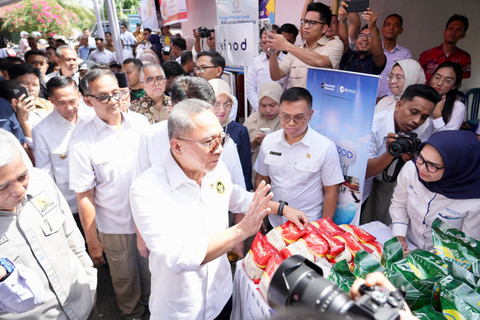 Menteri Koordinator Bidang Pangan Zulkifli Hasan meninjau dan meresmikan Mock-up Koperasi Kelurahan Merah Putih Sukodadi di Kecamatan Sukarami, Kota Palembang, Sumatera Selatan, Senin (16/6/2025). Foto: Kemenko Pangan