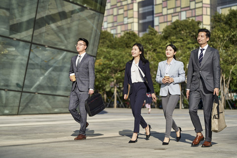 Jepang merencanakan untuk mengkaji ulang aturan lama agar perempuan memiliki semangat kerja yang lebih tinggi. Foto: imtmphoto/Shutterstock
