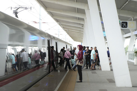 Penumpang Whoosh saat libur sekolah. Foto: PT KCIC