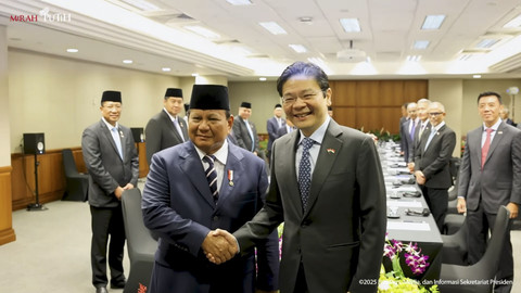 Presiden Republik Indonesia Prabowo Subianto melakukan pertemuan bilateral tahunan Leaders Retreat dengan Perdana Menteri Singapura Lawrence Wong, pada Senin (16/6/2025). Foto: YouTube/Sekretariat Presiden