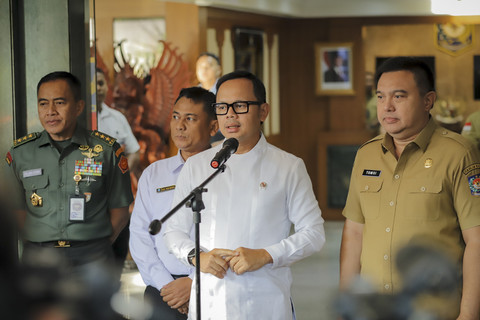 Wamendagri, Bima Arya, berbicara kepada wartawan terkait empat pulau yang menjadi sengketa antara Provinsi Aceh dan Sumatra Utara di Kantor Kemendagri, Jakarta, Senin (16/6/2025). Foto: Jamal Ramadhan/kumparan