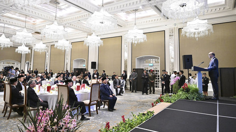 Presiden Republik Indonesia Prabowo Subianto menghadiri jamuan santap siang kenegaraan yang diselenggarakan oleh Presiden Republik Singapura, Tharman Shanmugaratnam, di salah satu hotel di Singapura, pada Senin (16/6/2025). Foto: Cahyo - Biro Pers Sekretariat Presiden