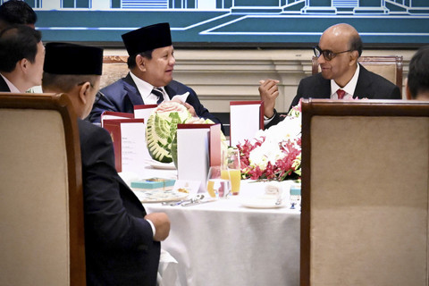 Presiden Republik Indonesia Prabowo Subianto menghadiri jamuan santap siang kenegaraan yang diselenggarakan oleh Presiden Republik Singapura, Tharman Shanmugaratnam, di salah satu hotel di Singapura, pada Senin (16/6/2025). Foto: Cahyo - Biro Pers Sekretariat Presiden