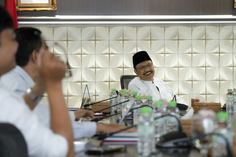 Menteri Sosial Saifullah Yusuf atau Gus Ipul saat memimpin Rapat Pimpinan (Rapim) bersama jajaran Direktur Jenderal (Dirjen), para direktur dan staf khusus menteri di Kantor Kemensos, Jakarta Pusat, Senin (16/6/2025). Foto: Kemensos RI