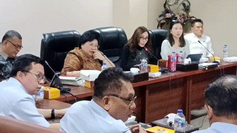 Suasana Rapat Dengar Pendapat (RDP) yang digelar DPRD Sulawesi Utara terkait kasus kematian pasien Gabriel Sineleyan karena disebabkan tak kunjung mendapatkan operasi dengan alasan alat medis rusak.
