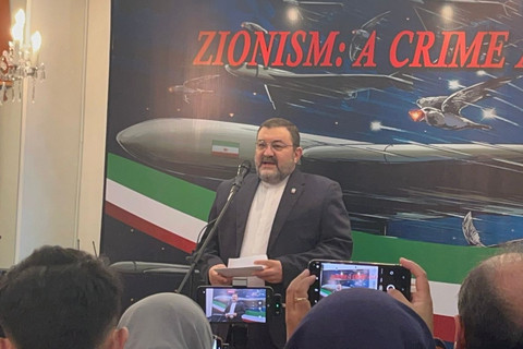 Duta Besar Iran untuk Indonesia, Mohammad Boroujerdi bicara soal serangan Israel ke Iran di kediamannya, Menteng, Jakarta Pusat, Selasa (17/6)/2025). Foto: Nasywa Athifah/kumparan