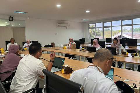 Rapat pembahasan usulan kebutuhan pegawai bidang keuangan Sekolah Rakyat di Gedung Widyaiswara Pusdiklatbangprof Kemensos, Jakarta Selatan, Senin (16/6/2025). Foto: Kemensos RI