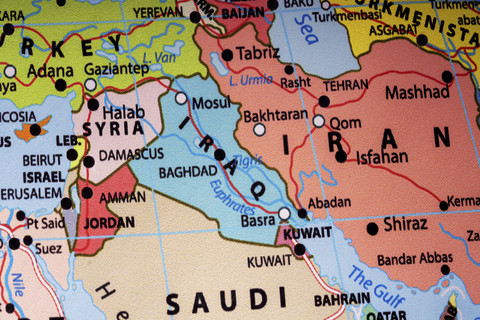 Ilustrasi peta Iran dan Israel. Foto: Shutterstock