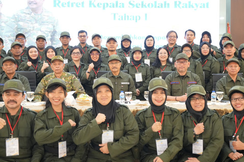 Menteri Sosial Saifullah Yusuf atau Gus Ipul dan Wamensos Agus Jabo buka acara retreat yang diikuti 53 Kepala Sekolah Rakyat di Jakarta Selatan, Selasa (17/6/2025). Foto: Kemensos RI
