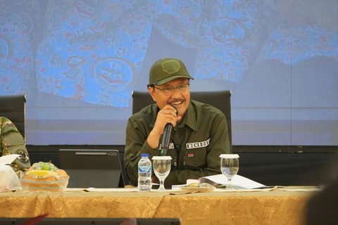 Menteri Sosial Saifullah Yusuf atau Gus Ipul dan Wamensos Agus Jabo buka acara retreat yang diikuti 53 Kepala Sekolah Rakyat di Jakarta Selatan, Selasa (17/6/2025). Foto: Kemensos RI