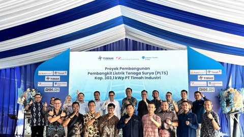Peresmian proyek pembangunan Pembangkit Listrik Tenaga Surya (PLTS) PT Timah Industri berkapasitas 303,1 kWp di Kawasan Industri Cilegon, Selasa (17/6). Foto: Dok. PT Bukit Asam