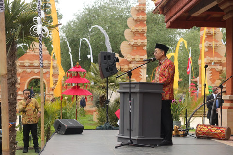 Istimewa