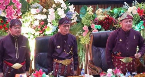 Gubernur Sumsel, Herman Deru, serta Wali dan Wakil Wali Kota Palembang, Ratu Dewa dan Prima Salam saat menghadiri rapat paripurna istimewa DPRD Sumsel/Instagram: Kominfopalembang