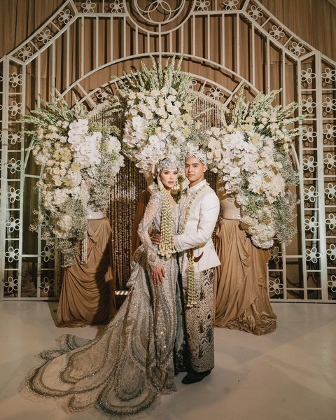 Tampilan Alyssa Daguise saat akad nikah, pakai kebaya pertama dari Tex Saverio. Foto: Instagram @alyssadaguise