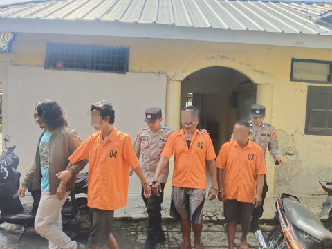 Ketiga pelaku judi yang berhasil diamankan. | Foto: Dok Humas Polres Pringsewu