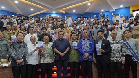 Anggota DPR Rachmat Gobel dalam acara bedah buku di UIN Syarif Hidayatullah.