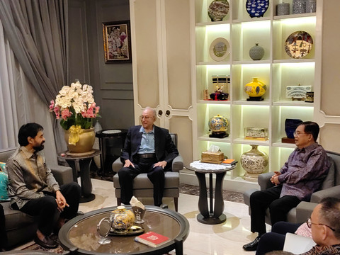 Gubernur Aceh, Muzakir Manaf bertemu dengan Jusuf Kalla di Jakarta, Selasa (17/6/2025).  Foto: Dok. Istimewa