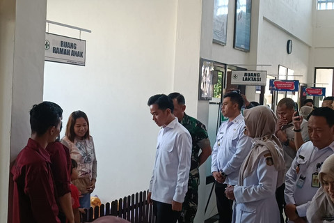 Wakil Presiden Gibran Rakabuming Raka meninjau program Cek Kesehatan Gratis (CKG... </div>
<div class=