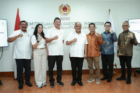 Djarum Foundation & KONI Pusat bersama PT Perada Swara Productions resmi tanda tangani perjanjian kerja sama di kantor KONI Pusat, Jakarta, Selasa (17/6), untuk dukung Pekan Olahraga Nasional (PON) Beladiri 2025. Foto: Djarum Foundation