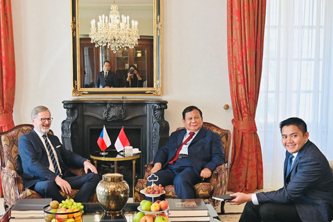 Presiden Prabowo Subianto menerima kunjungan Perdana Menteri (PM) Republik Ceko Petr Fiala di hotel tempat Presiden Prabowo singgah di Praha, Selasa (17/6/2025). Foto: Laily Rachev/Biro Pers Sekretariat Presiden