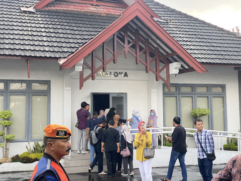 Warga Lempuyangan mendatangi kantor PT KAI Daop 6 Yogyakarta, Selasa (17/6). Foto: Pandangan Jogja/Resti Damayanti