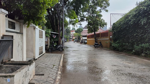 Suasana Jalan Puloraya, Petogogan, Jakarta Selatan, yang sempat tergenang banjir, Rabu (18/6/2025). Foto: Jonathan Devin/kumparan