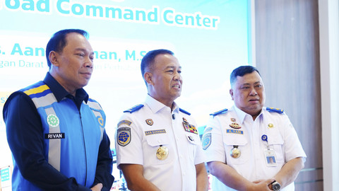 Direktur Utama Jasa Marga, Rivan A. Purwantono, pastikan keamanan dan kenyamanan Jalan Tol Cipularang pasca pergeseran tanah di Desa Pasirmunjul, Kabupaten Purwakarta, Rabu (18/6/2025). Foto: Dok. Jasa Marga