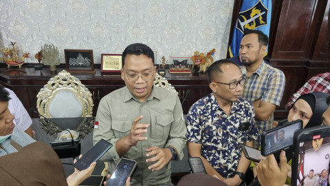 Perwakilan Aprindo Surabaya, Romadhoni, saat di ruang sidang Wali Kota Surabaya, Rabu (18/6/2025). Foto: Farusma Okta Verdian/kumparan