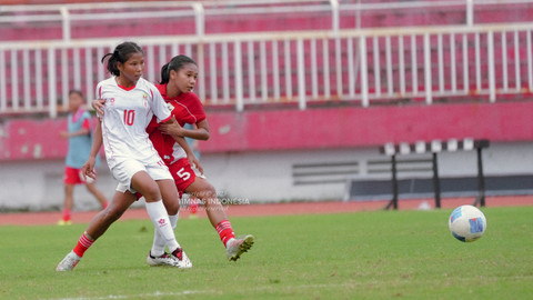 Aksi Timnas Wanita Indonesia saat menghadapi Myanmar di perebutan tempat ketiga ASEAN U-19 Women's Championship 2025, Rabu (18/6). Foto: PSSI