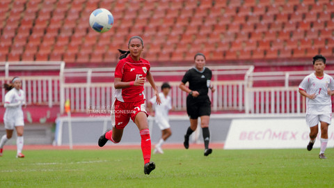 Aksi Timnas Wanita Indonesia saat menghadapi Myanmar di perebutan tempat ketiga ASEAN U-19 Women's Championship 2025, Rabu (18/6). Foto: PSSI