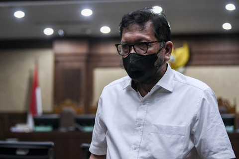 Terdakwa kasus dugaan suap vonis bebas Gregorius Ronald Tannur, Zarof Ricar berjalan usai menjalani sidang di Pengadilan Tipikor, Jakarta, Selasa (10/6/2025). Foto: Hafidz Mubarak A/ ANTARA FOTO