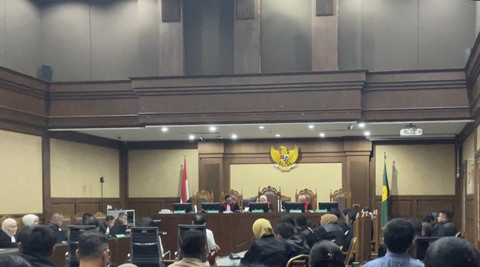 Ketua Majelis Hakim, Rosihan Juhriah Rangkuti, saat membacakan putusan terhadap Zarof Ricar, Lisa Rachmat, dan Meirizka Widjaja, di kasus dugaan pemufakatan jahat suap atur vonis bebas Ronald Tannur, di Pengadilan Tipikor Jakarta, Rabu (18/6/2025). Foto: Fadhil Pramudya/kumparan