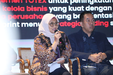 Direktur Utama Telkom Dian Siswarini (kiri) beserta jajaran direksi Telkom pada acara Executive Media Gathering, di Jakarta, pada Selasa (17/6). Foto: Do...                    </div>

                    <div class=