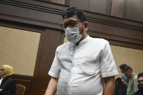 Terdakwa kasus dugaan suap vonis bebas Gregorius Ronald Tannur, Zarof Ricar bersiap mengikuti sidang vonis di Pengadilan Tipikor, Jakarta, Rabu (18/6/2025). Foto: Rivan Awal Lingga/ANTARA FOTO