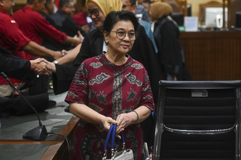Terdakwa kasus dugaan suap vonis bebas Gregorius Ronald Tannur, Lisa Rachmat bersiap mengikuti sidang vonis di Pengadilan Tipikor, Jakarta, Rabu (18/6/2025). Foto: Rivan Awal Lingga/ANTARA FOTO